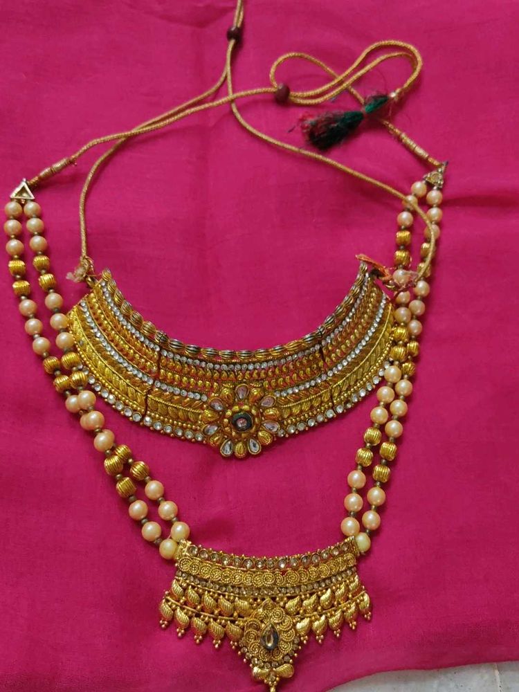 Elegant Gold Necklace Set with Pearls