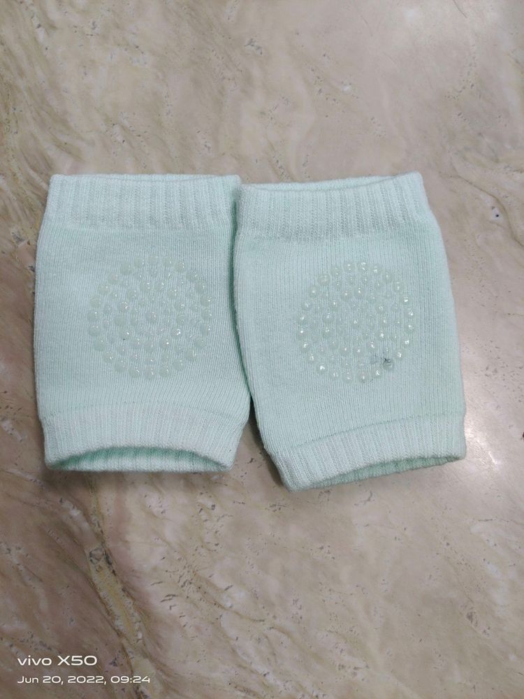 New socks for crawling babies infants/ toddlers
