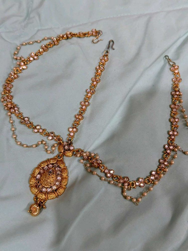 Elegant Kundan Maang Tikka