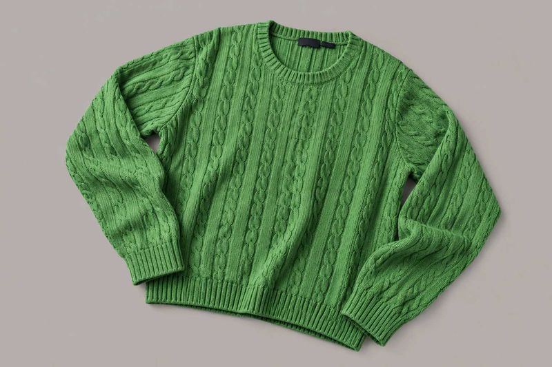 VIBRANT GREEN CABLE KNIT SWEATER