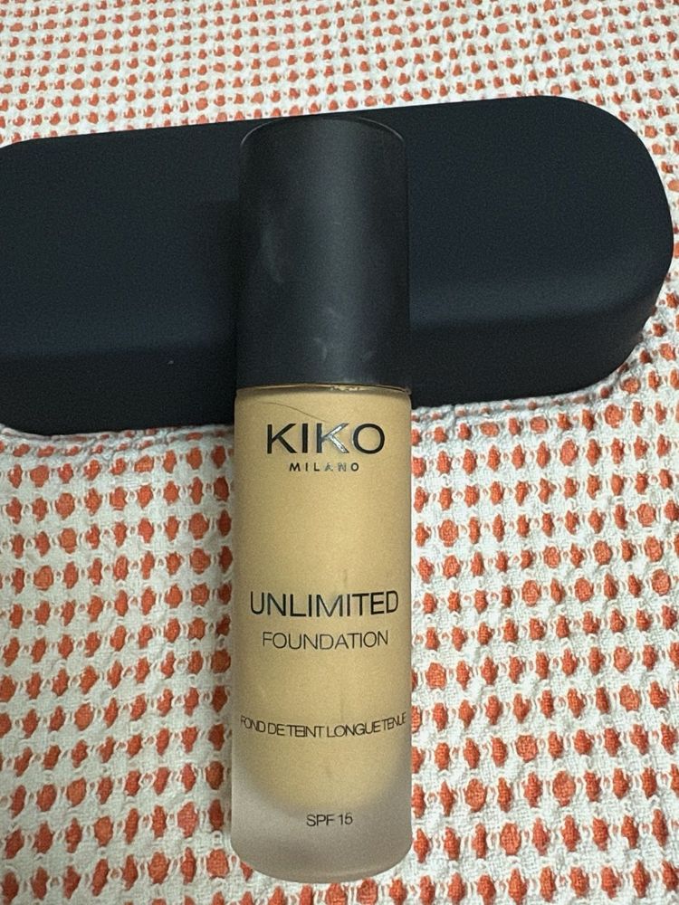 KIKO foundation with mixing palat