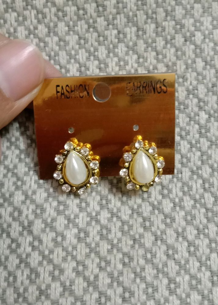 Brand New Gold Plated White Stone With Pearl Small Stud