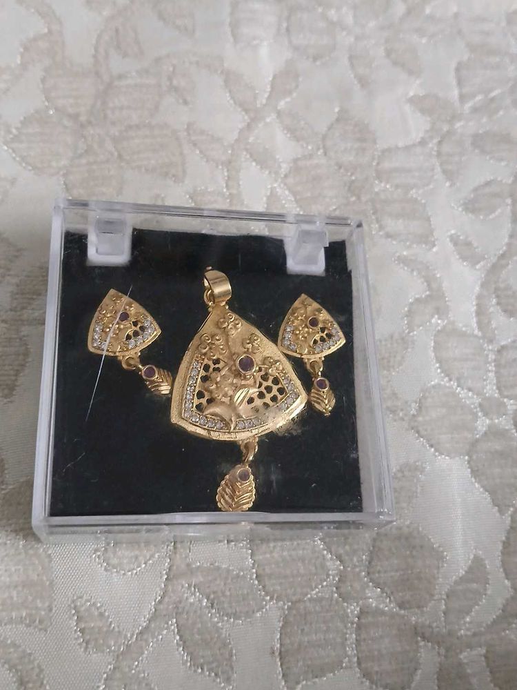 Gold Pendant Set with Earrings