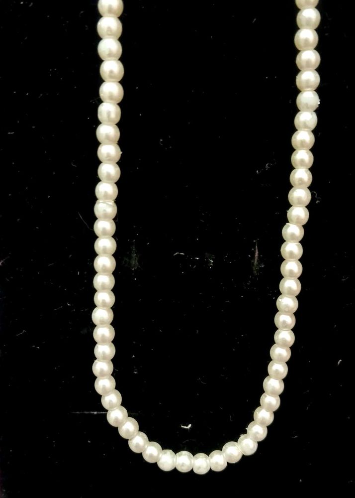 Elegant Faux Pearl Necklace