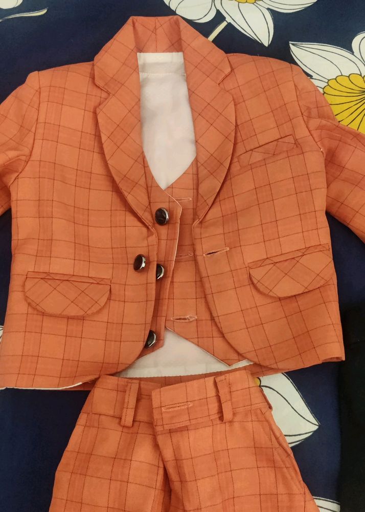 It's 3 Piece Coatpant