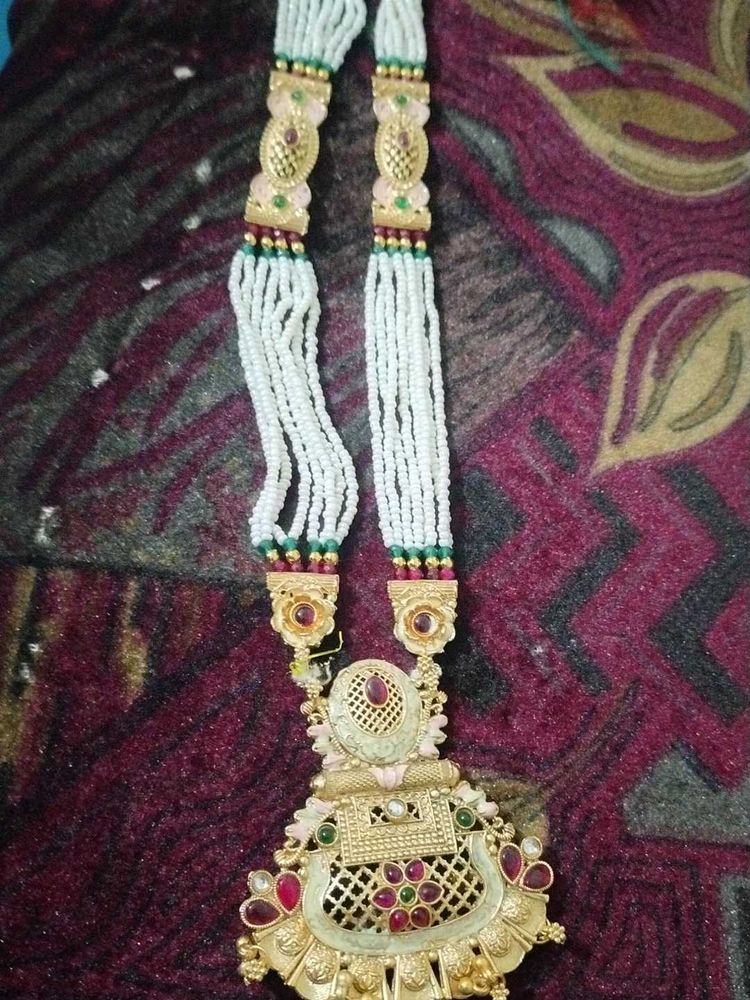 Stunning Pearl and Kundan Necklace Set