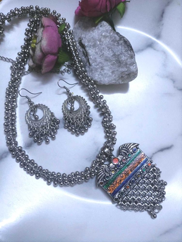 Silver Tone Necklace &amp; Earring Set