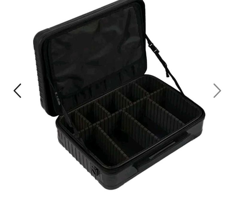 Makeup Bag ( Hard vanity .) non brokeable