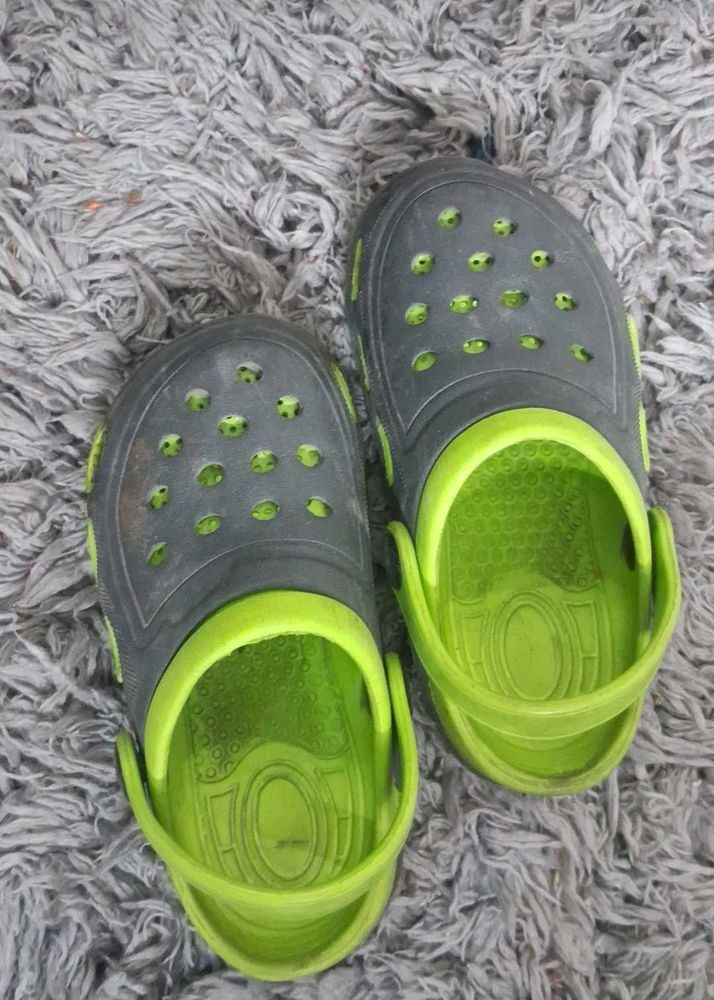 Kids Green &amp; Grey Clogs