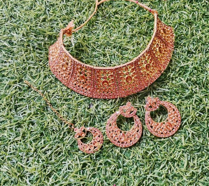 Elegant Kundan Necklace Set with Earrings