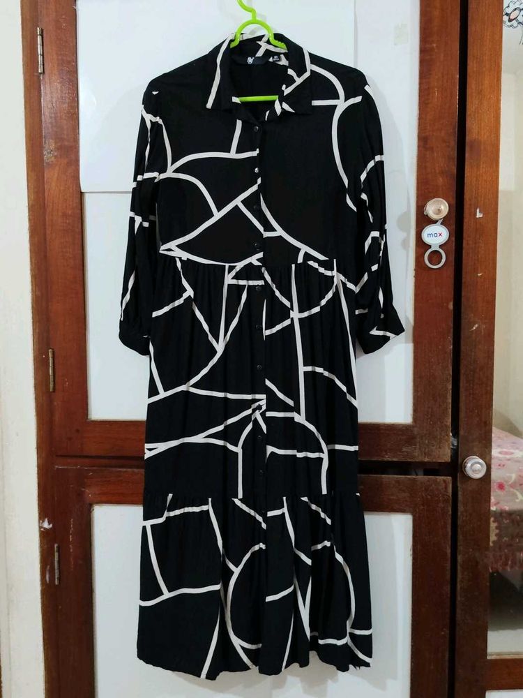 Chic Black &amp; White Geometric Print Dress