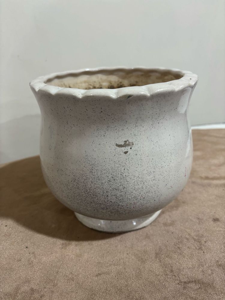 White Ceramic Flower Pot (without flowers)