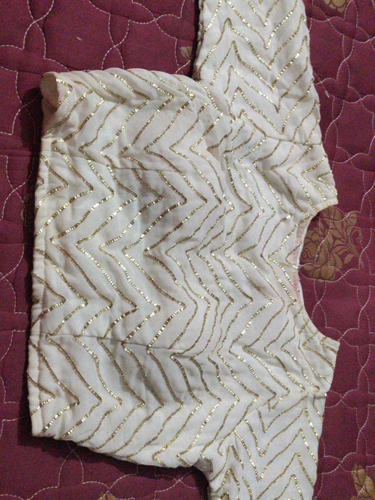 Elegant White Blouse with Gold Accents size M