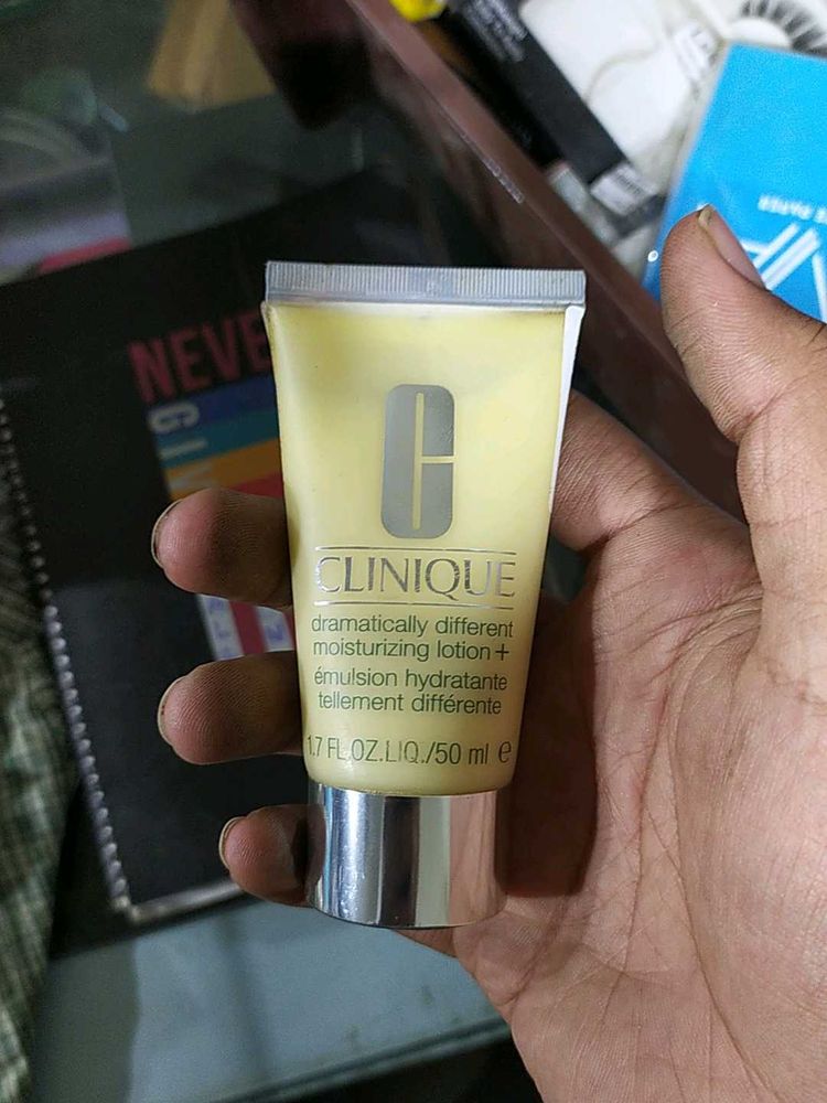 Clinique Dramatically Different Moisturizing