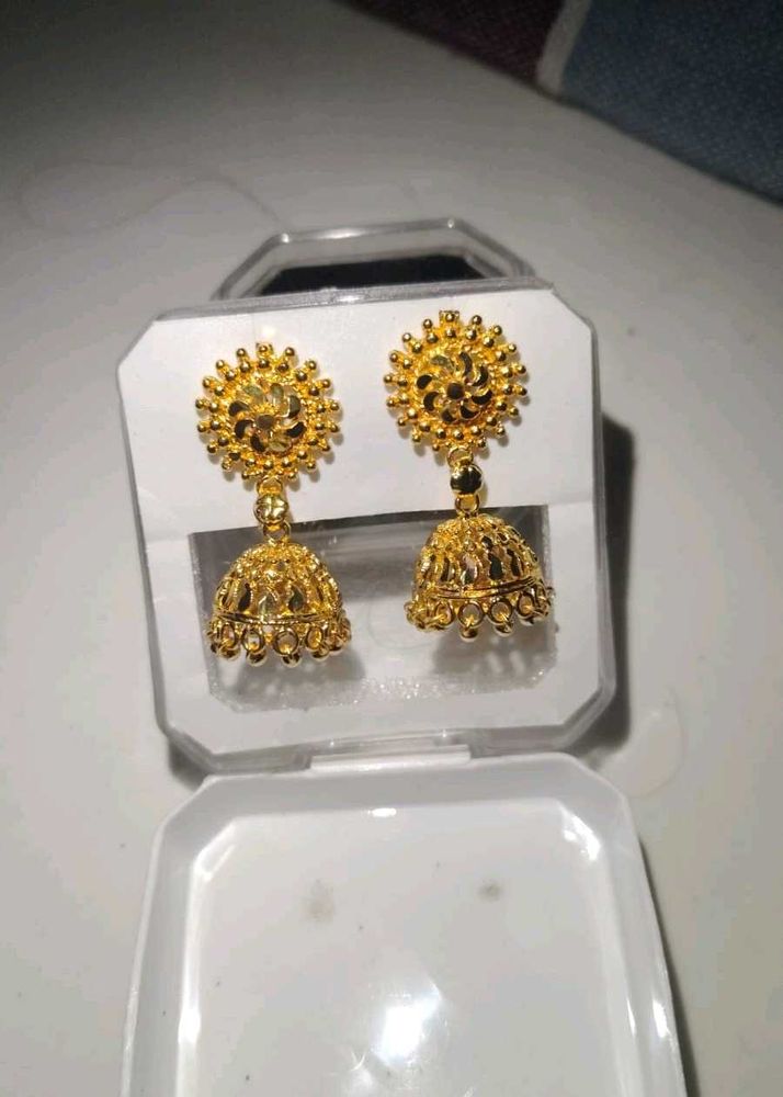 Elegant Gold Jhumka Earrings