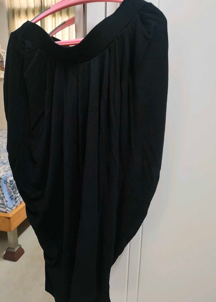 Chic Black pleated skirt