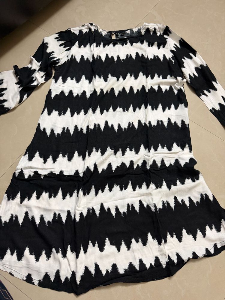 Chic Zigzag Print Long Sleeve Dress