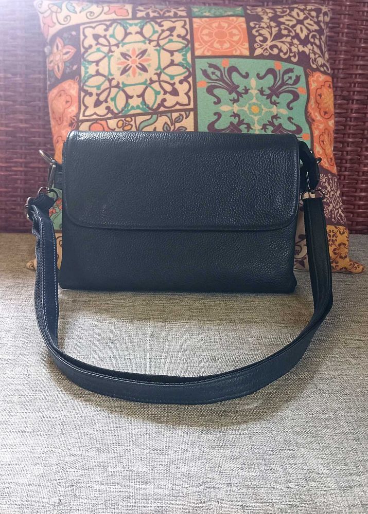 Chic Black Leather Crossbody Bag