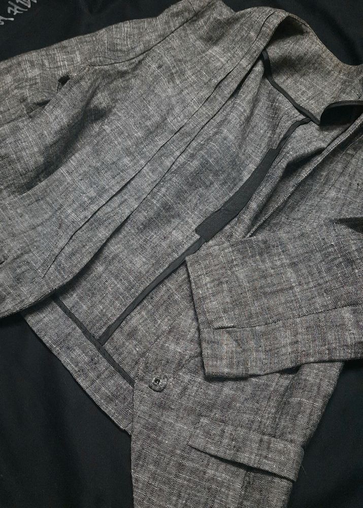 GREY BLAZER
