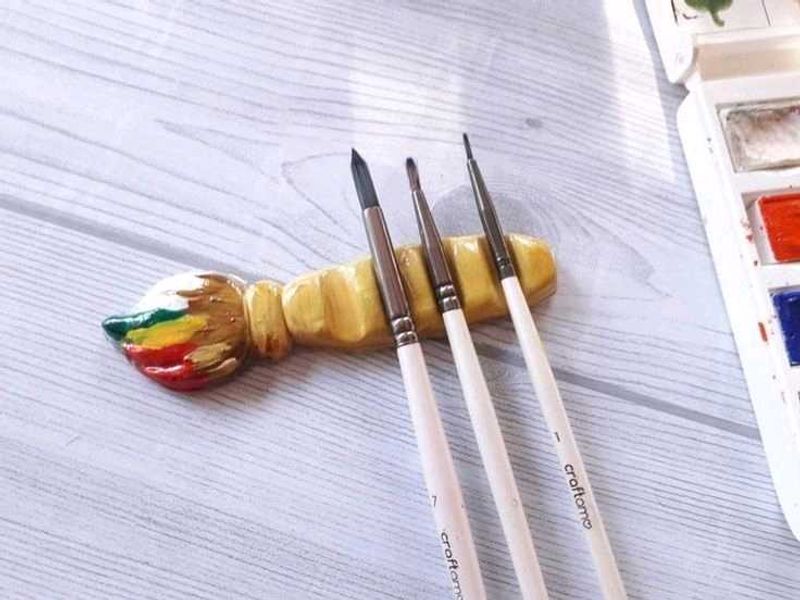 clay brush holder