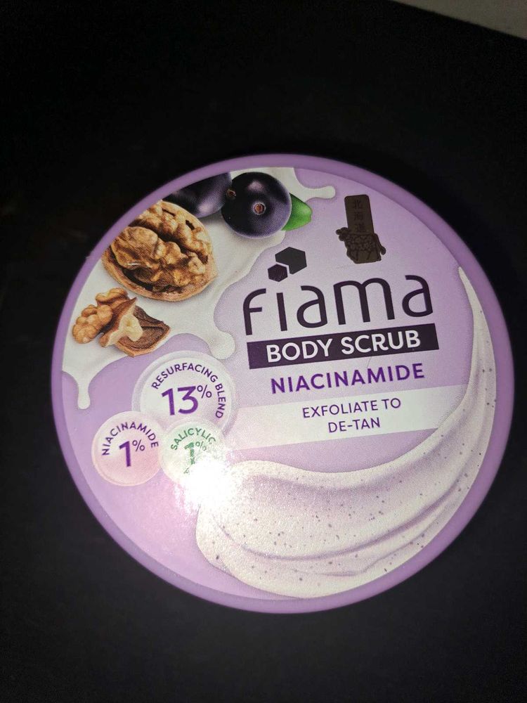 Fiama Body Scrub Niacinamide