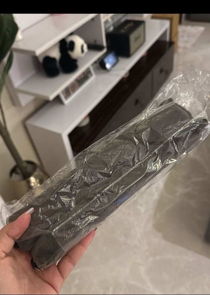 Stylish Hair Gloves (brand New)