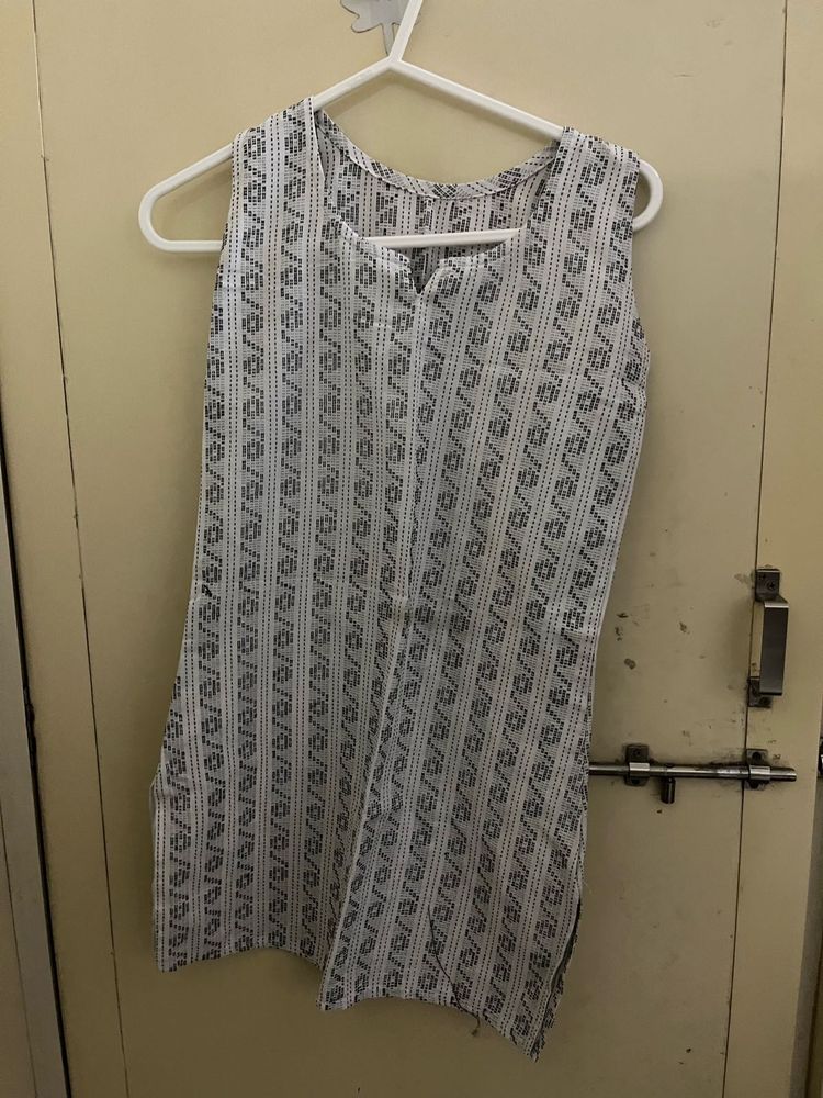 Sleeveless Printed Kurta Top