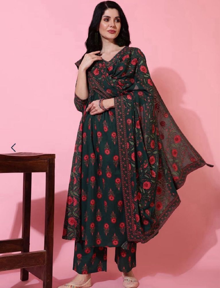🧚‍♀️Elegant Floral Kurta Set with Dupatta