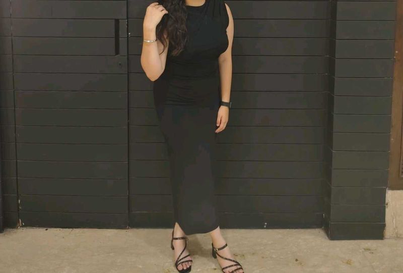 SALE:Sleek Black Bodycon dress