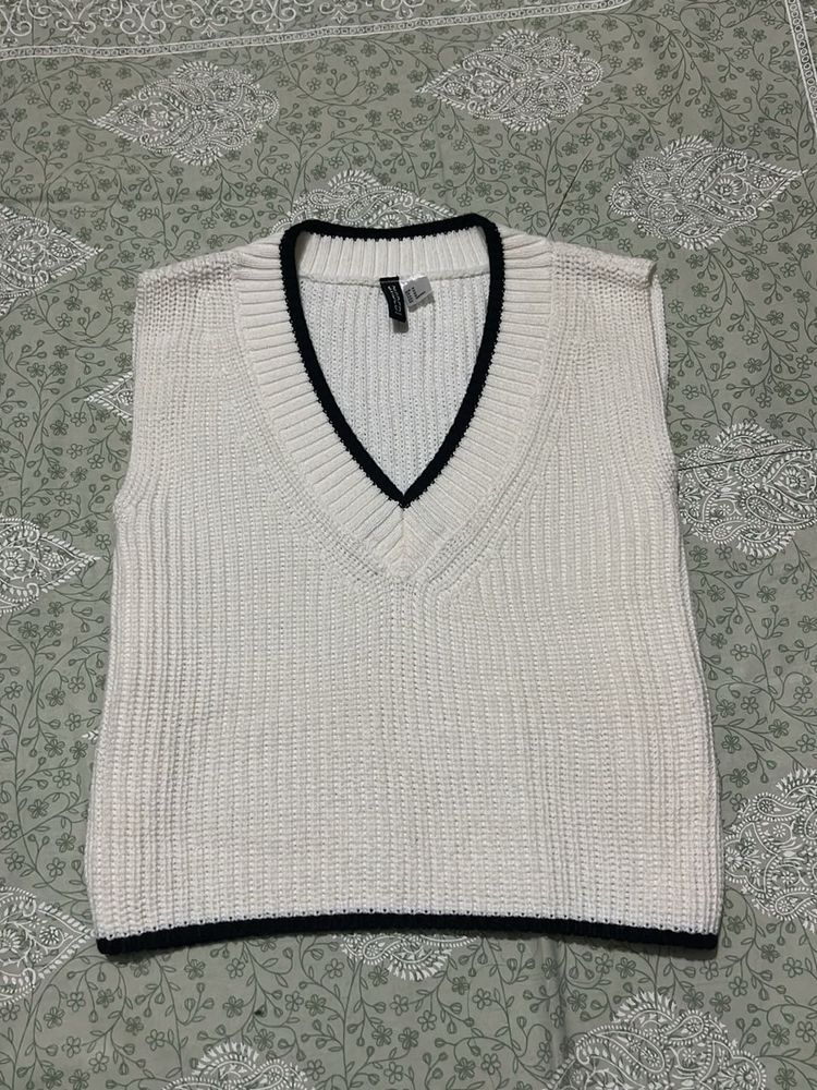 H&amp;M cute V neck knit vest sweater