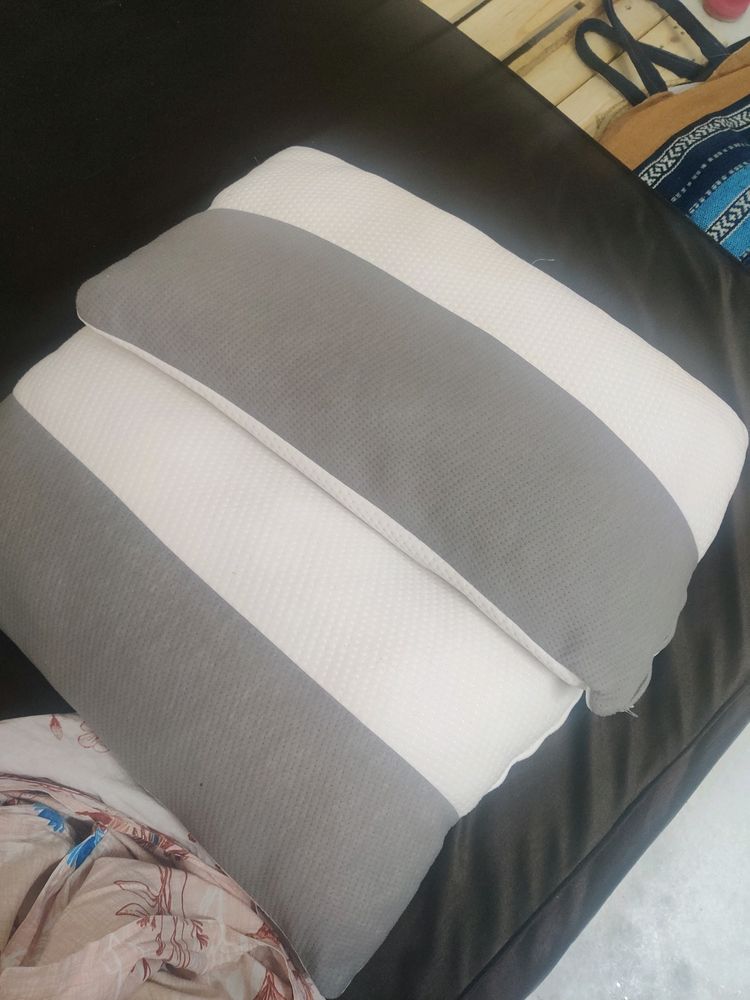 4 Wakefit Cushions