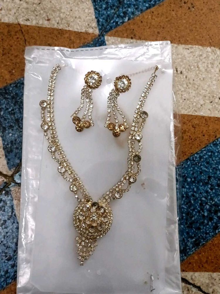 Stunning Rhinestone Necklace and Earring Set