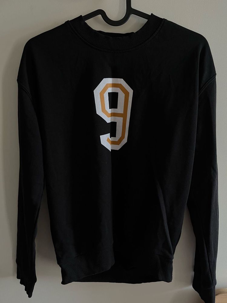 Black Sweatshirt