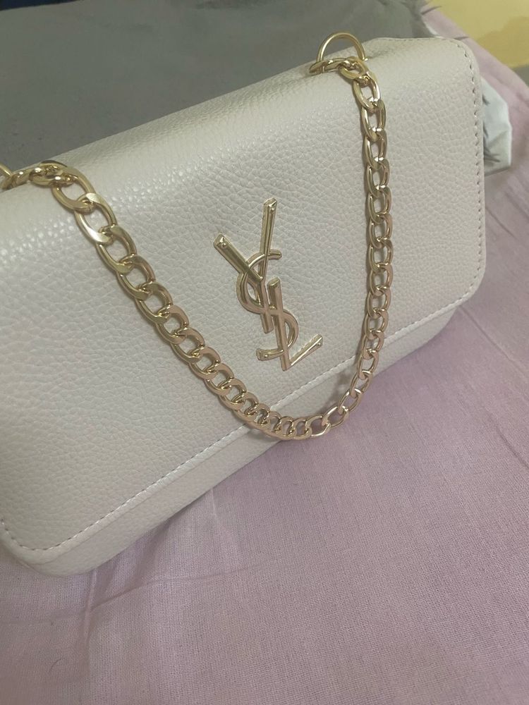 Chic White Chain Crossbody Bag