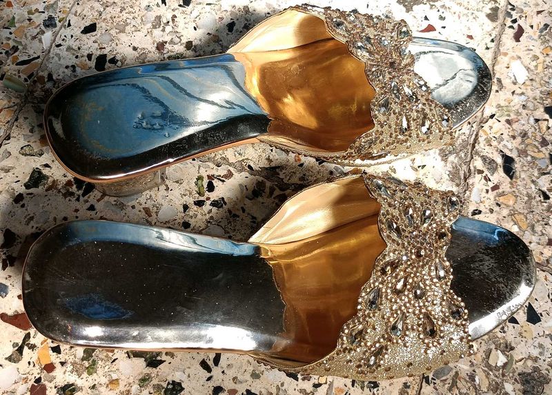 Sparkling Golden Embellished sandel👡