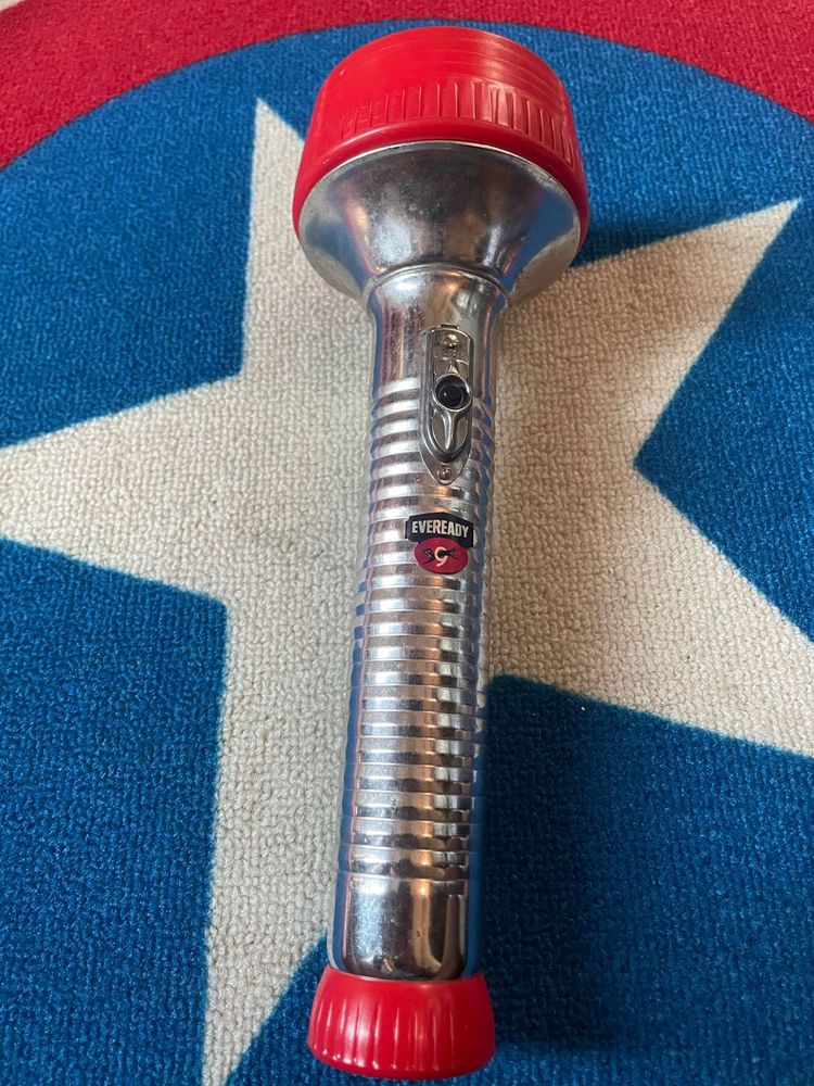 Vintage Eveready Metal Torch – Rare Collectible