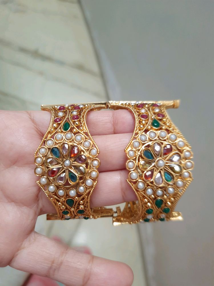Exquisite balika vadhu Bangle Set