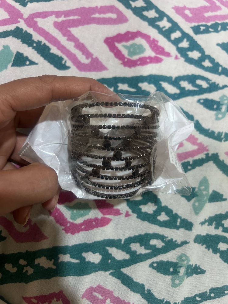 Sparkling Black Bangle Set