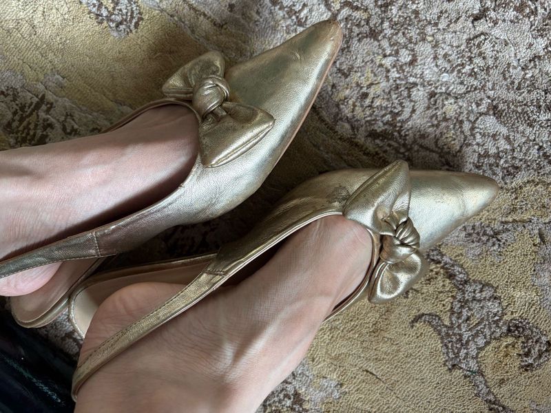 Elegant Gold Bow Ballet Flats