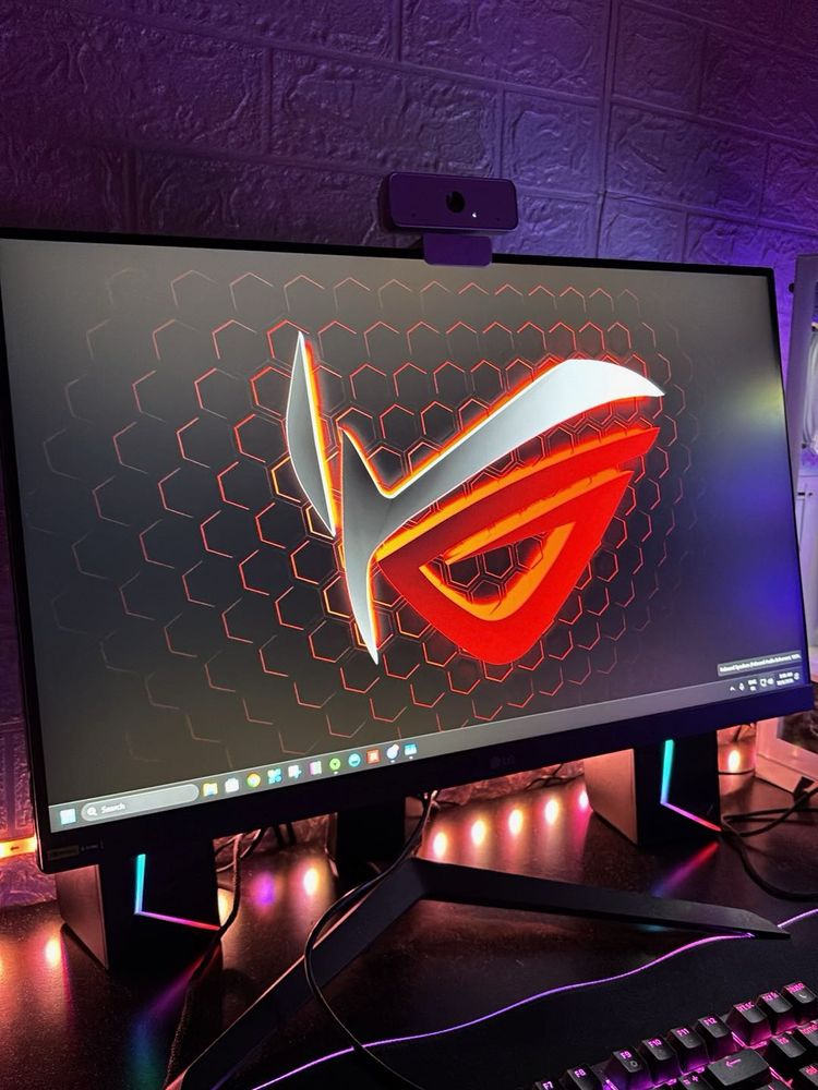 LG ULTRAGEAR GAMING MONITOR 24 inch 180hz, 1ms.