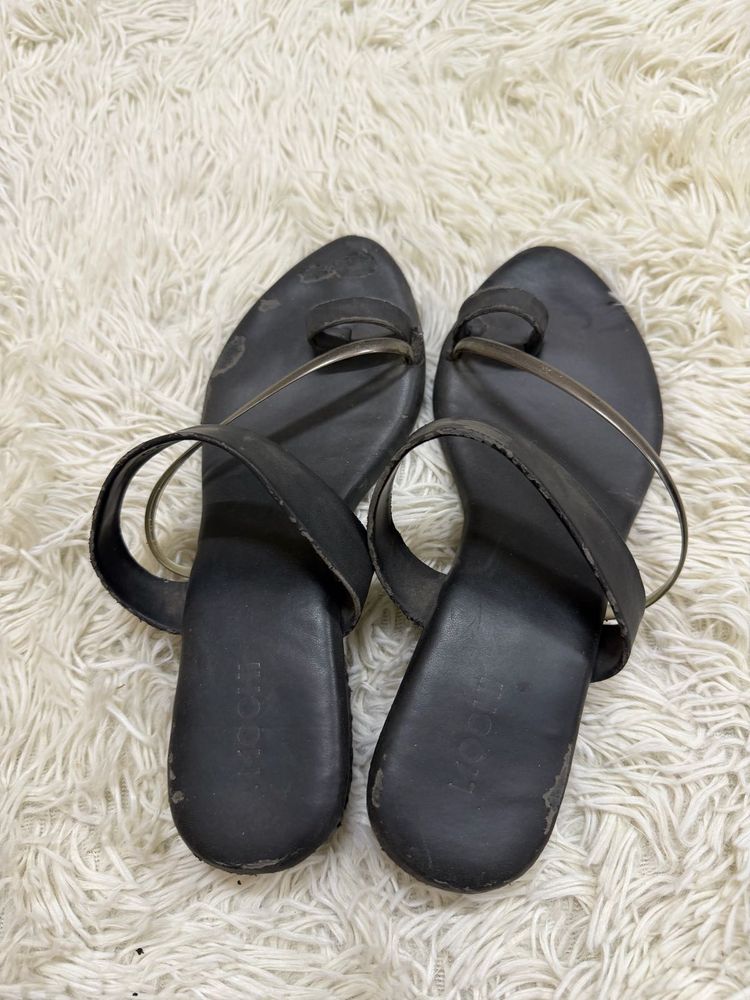 Chic Black Toe Ring Sandals