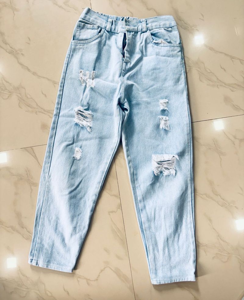 Light Wash Ripped Jeans