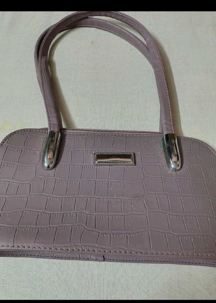 Stylish Croc-Embossed Shoulder Bag
