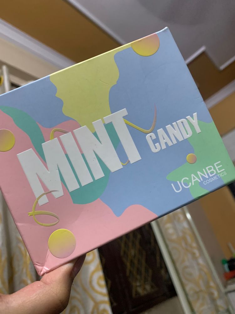 Ucanbe Eyeshadow Palette