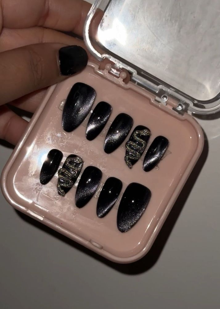 Stylish Black Snake Press-On Nails