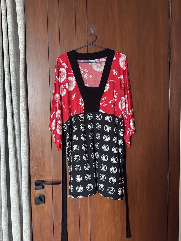 Stylish Red &amp; Black Print Tunic Top