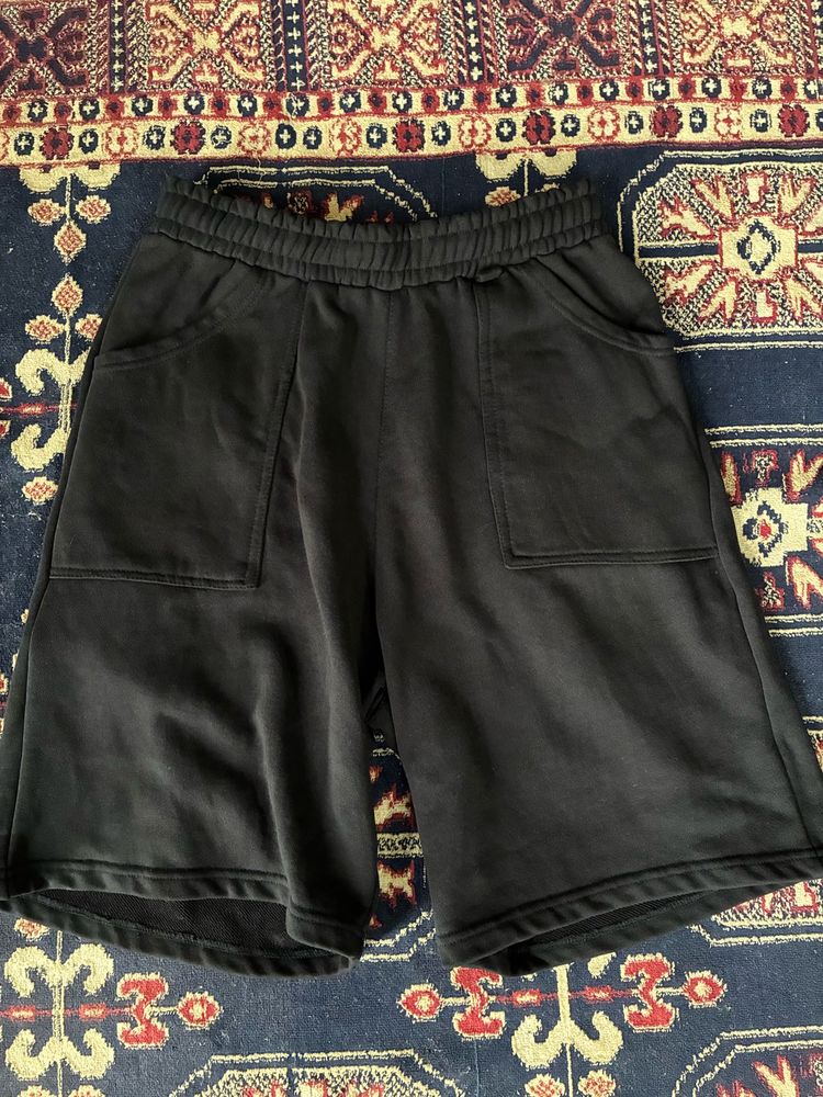 Black Mid-Rise relaxed Fit RegularShor