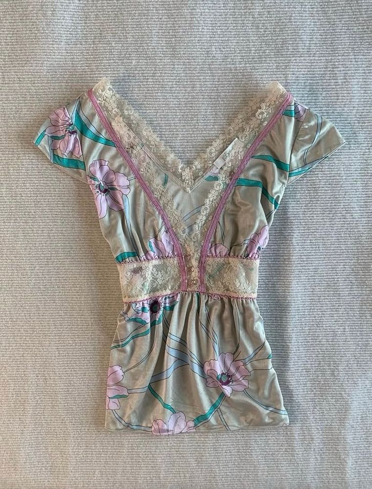 Floral V-Neck Lace Trim Top