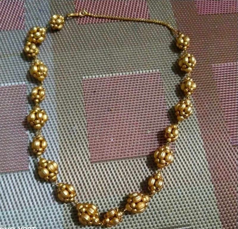 Elegant Gold Beaded Necklace