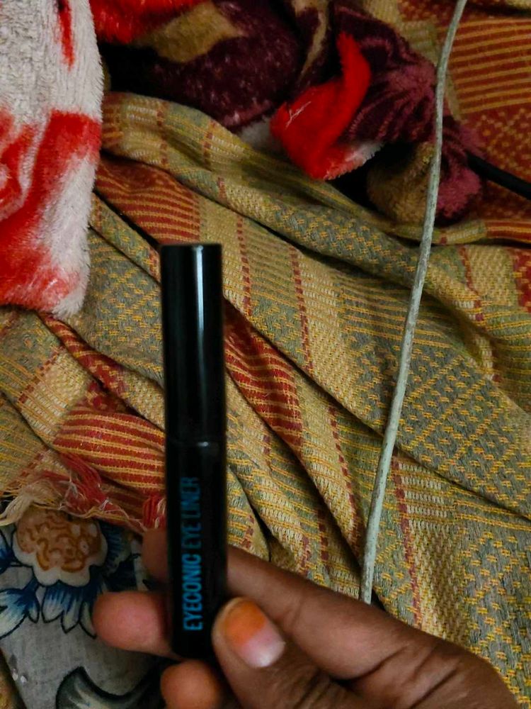 Iconic Eye Liner